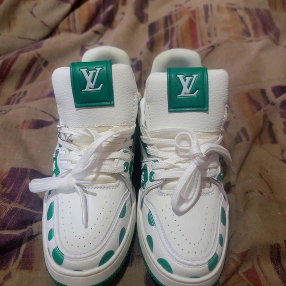 Sneakers - Picture 1 of 4